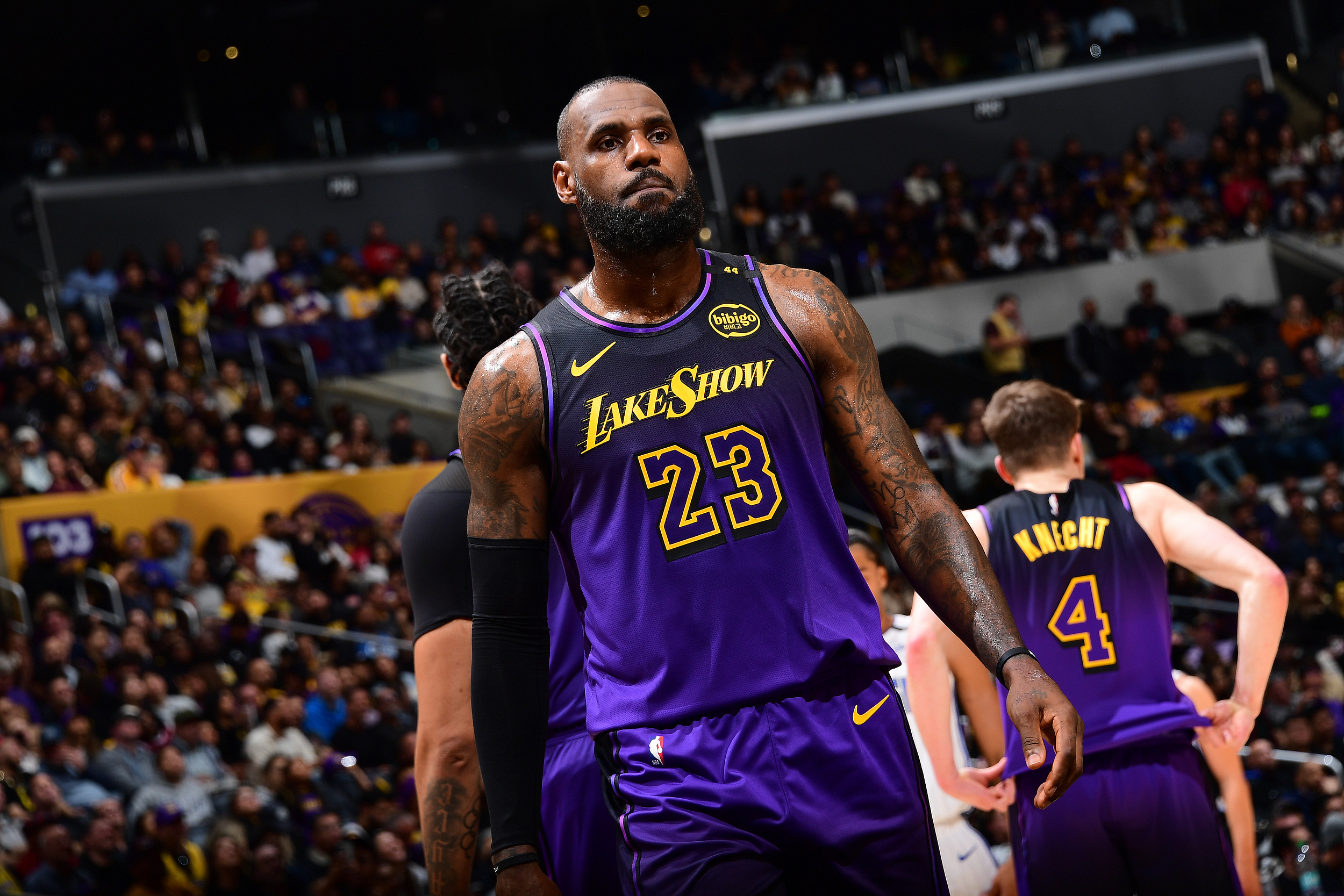 包含詹姆斯称球员伟大不应与冠军挂钩，韦斯特仅1冠却是NBA标志的词条