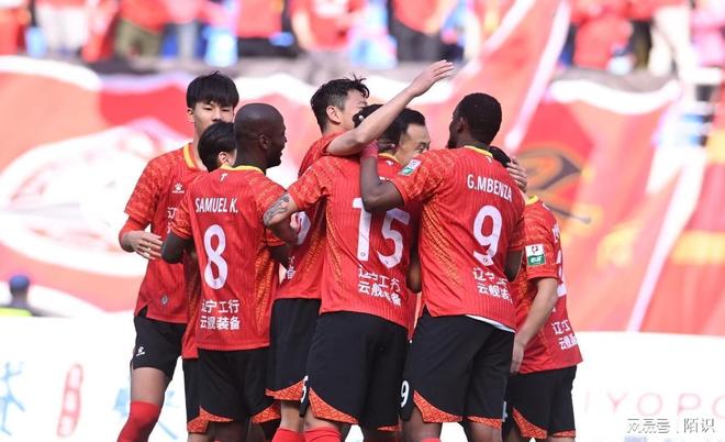 包含随着石家庄1-1，南通1-0，大连3-1南京，中甲最新积分榜的词条
