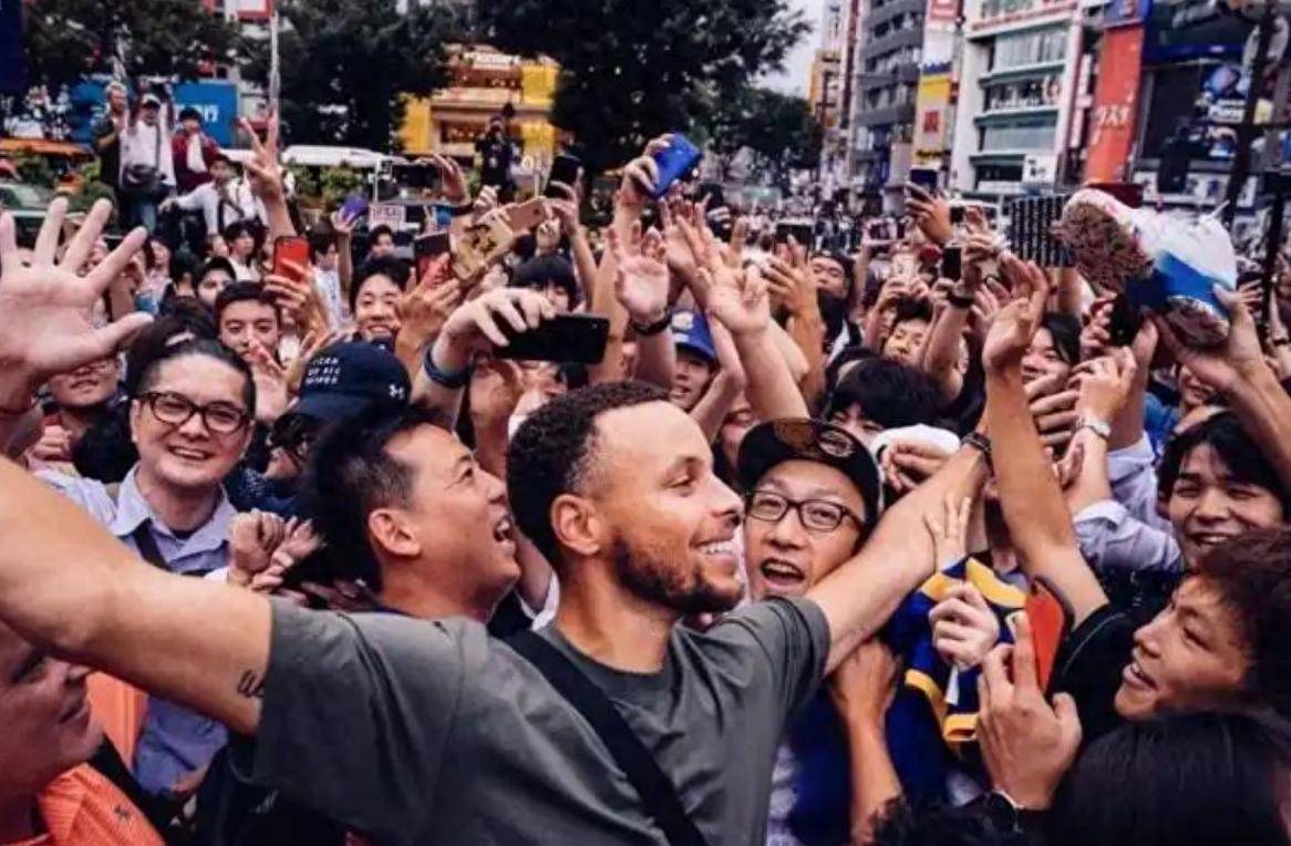 开云体育app-突破性表现引发球迷热议，球员成为焦点(突破性的)