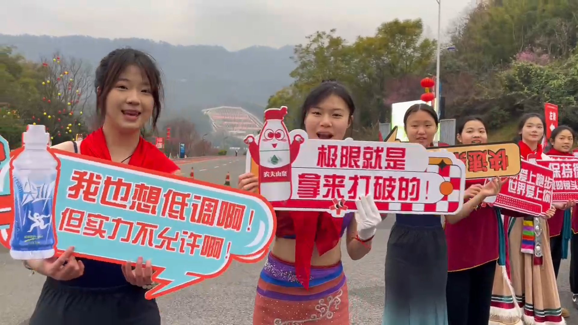 包含山西啦啦队分享舞蹈片段：为中国队加油的词条
